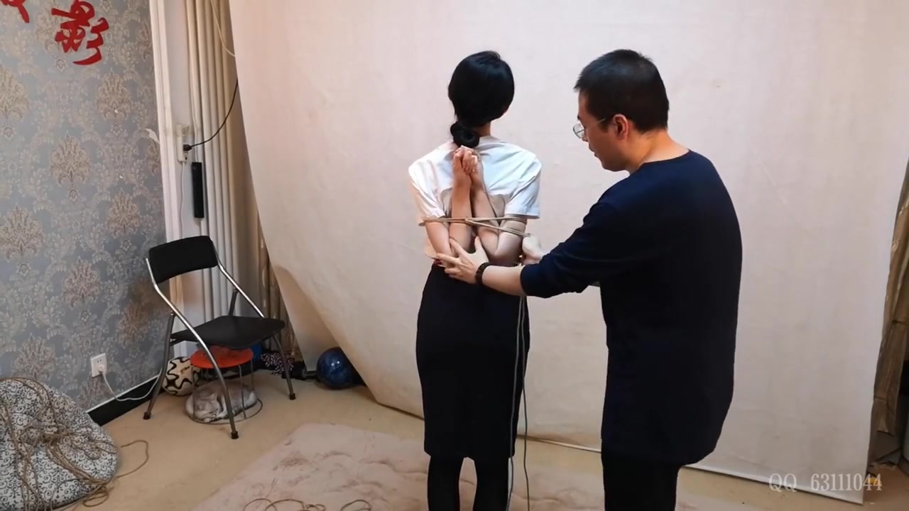 Chen Yaxi’s Professional Wear Extreme Elbows Horse
