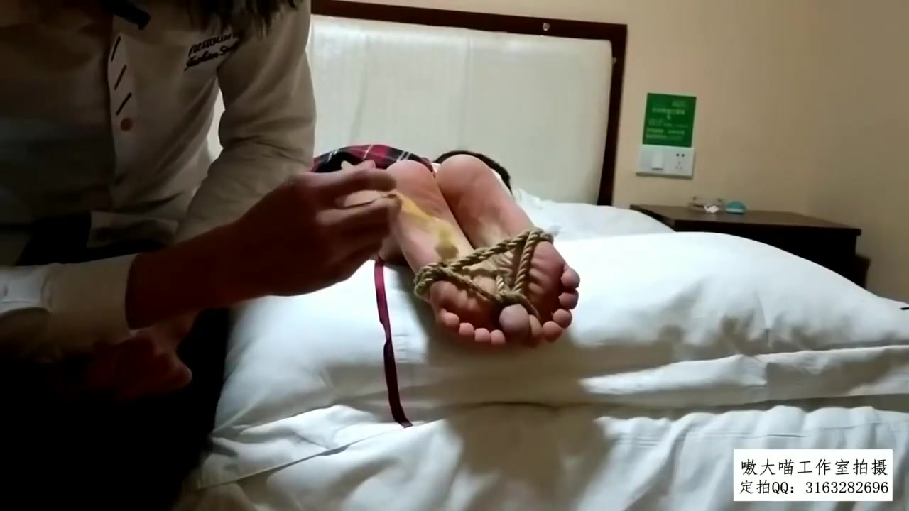 Chinese - Ropes And Tickling
